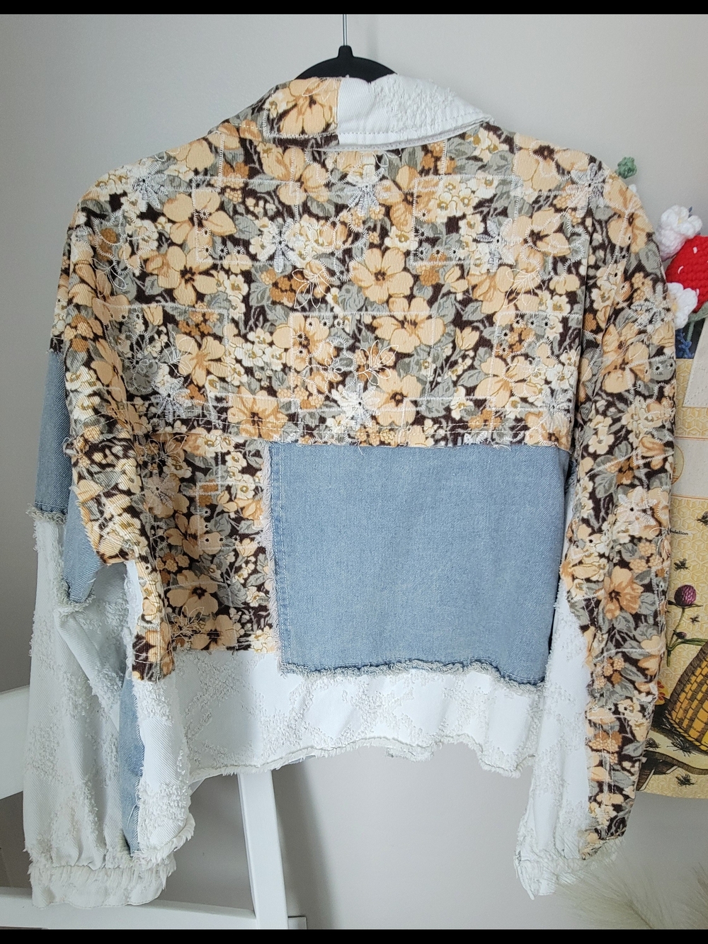 POL Floral Lace-Overlay Top in Cream, Beige, Brown And Denim. Size S - Picture 2 of 3